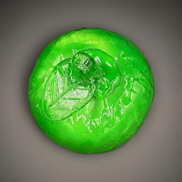 Vintage MCM Murano-Style Blown Glass Green Apple Paperweight - Decorative Item - Picture 2 of 6
